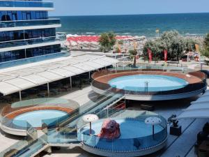 White Titanic Studio310