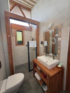 Moyoni Africa Lodge & Tours