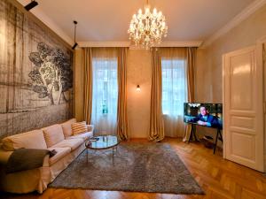 RB64 - Classy & Spacious Home near Villa District