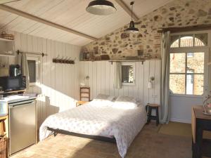 Appart'hotels Chambre studio au Bord de la Piscine chauffee et privee pour vous le soir ! : photos des chambres