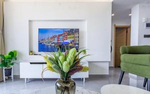 Riara One, Heated Pool, Gym, Parking, and Balcony