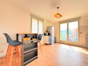 Maison rénové 10 prsn Parking privée & Balcon Proche Gare-Viotte