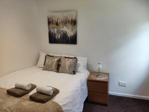 3 bedroom house for 6-9 people free parking close to nature reserves, golf courses, beach