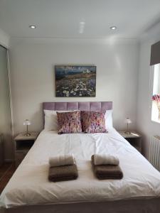 3 bedroom house for 6-9 people free parking close to nature reserves, golf courses, beach