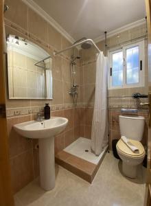 Arenales del Sol, Apartamento familiar con piscina, parking y playa a 5 minutos