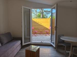 Studio 2 à 3 personnes climatisé avec patio