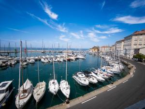 Razkošen razgled na piransko pristanišče - Luxurious Port of Piran View 
