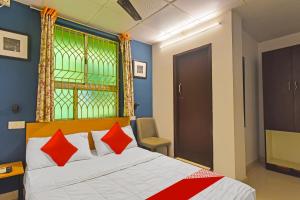 Hotel O Grand Residency Near Kasi Talkies
