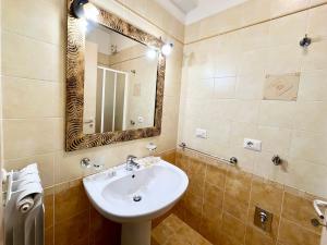 Ros House - Grande Appartamento con Veranda & balcone