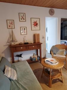 Maisons de vacances Jolie maison en bois a 600m de la plage des Vergnes : photos des chambres