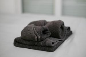 Parisian Chic & Spacious Studio with Parking