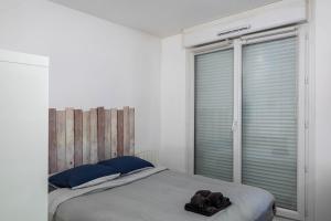 Parisian Chic & Spacious Studio with Parking