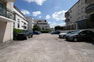 Appartements Parisian Chic & Spacious Studio with Parking : photos des chambres