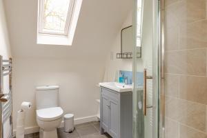 Idyllic village, gateway to the Cotswolds, nr pub