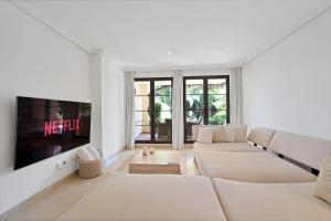 Arqueros Luxury Apartment - Private Garden & Pool