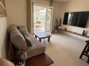 Steps to beach 3 Bedrooms 2 Bathrooms 2 Kitchens with a Terrace - 2 Parking spots - Sea View