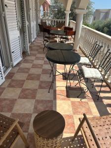 Steps to beach 3 Bedrooms 2 Bathrooms 2 Kitchens with a Terrace - 2 Parking spots - Sea View