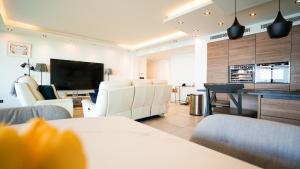Appartements Riviera Paradise Sea View Pool Beachfront : photos des chambres