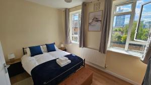 Cozy Vauxhall Nest-3 BDR flat, balcony, Tube, free Parking and lift- Perfect for Business, Tourist & long stay