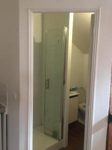 Studio lumineux à deux pas des Puces de St Ouen