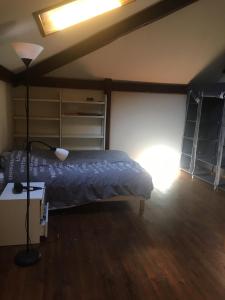 Studio lumineux à deux pas des Puces de St Ouen