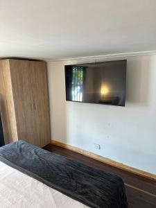 Modern House with Jacuzzi Stadium