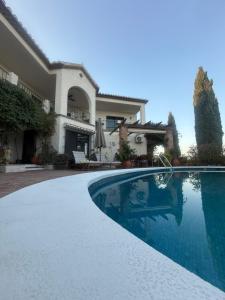 Villa in Benajarafe Alto with Sea Views and Private Pool