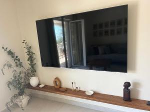 Steps to beach 3 Bedrooms 2 Bathrooms 2 Kitchens with a Terrace - 2 Parking spots - Sea View