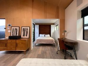 Venice Beach Bungalow by ArtSpace Locations