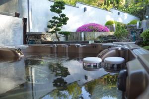 Maison Contemporaine Bien être Jacuzzi Hammam et Art immersif dans un cadre zen proximité Mont Saint Michel