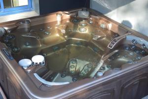 Villas Maison Contemporaine Bien etre Jacuzzi Hammam et Art immersif dans un cadre zen proximite Mont Saint Michel : photos des chambres