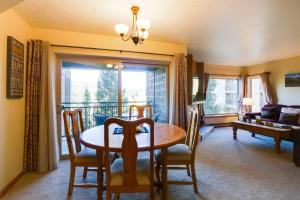 Cozy Ski-InandSki-Out Breckenridge Condo Mtn Views!
