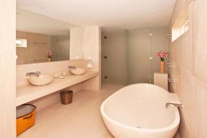 Tom Tom by Blue Sky Luxury