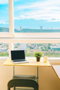 Stylish Panoramic Views City Loft