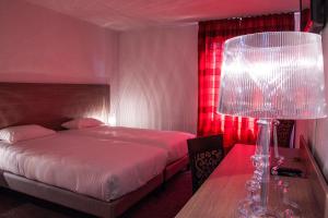 Hotels Hotel Les Amandiers : photos des chambres