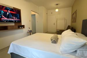 Em frente à praia, com garagem, AC e sacada