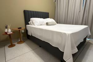 Em frente à praia, com garagem, AC e sacada