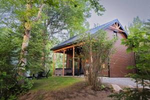 Le Geai Bleu - Waterfront Chalet with Spa