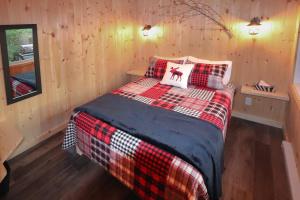 Le Huard - Waterfront Cabin with Spa