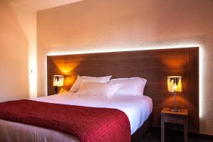 Hotels Hotel Les Amandiers : photos des chambres