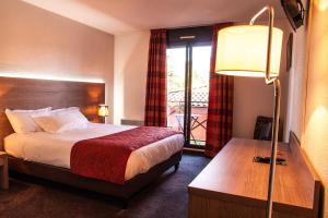 Hotels Hotel Les Amandiers : photos des chambres