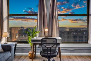 Downtown Cleveland Loft Near CSU, Playhouse, Arena