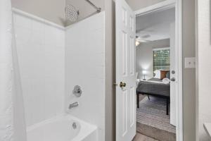 Cozy Retreat Near UT & Downtown