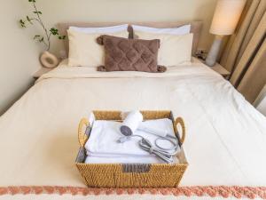 2 Bedroom for 3 guests in heart Sathorn with Balcony