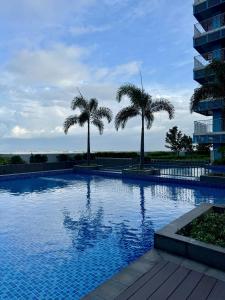 Panoramic Seaview 2BR near Airport Facing the Bay 6G