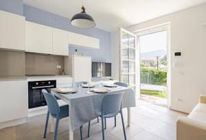 TEATRINO, a 300 m dal mare con giardino in centro, LEVANTO 5 TERRE