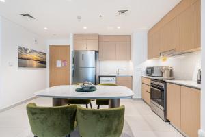 Lux Creek Home with Burj View steps from the Lagoon