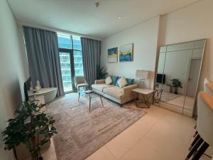 Highend Seven Palm 1BR Private Beach and Infinity Pool