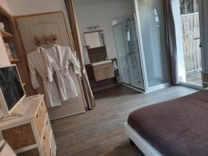 B&B / Chambres d'hotes Chambre d-hotes au calme, jacuzzi et piscine prive proche Carcassonne : photos des chambres