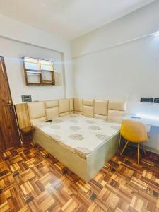 Super Luxury Independent Studio